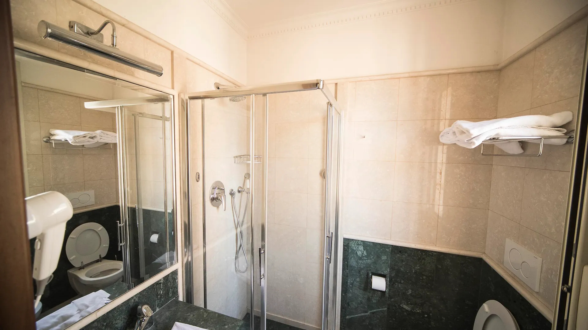 Hotel Donatello Roma İtalya